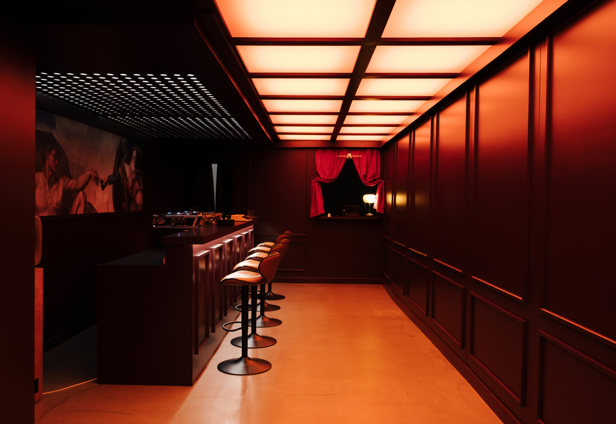 At their In Transit pop-up on Eastcastle Street in London, Rahasya Fragrances transformed the space into an immersive, emotional experience.