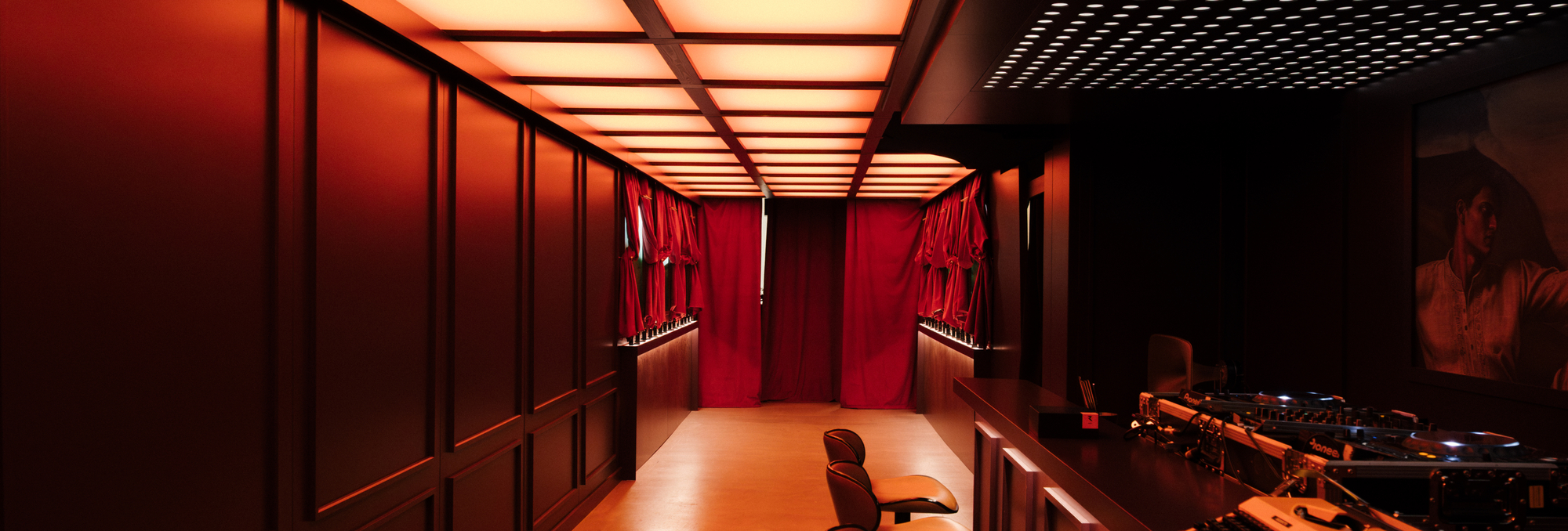 At their In Transit pop-up on Eastcastle Street in London, Rahasya Fragrances transformed the space into an immersive, emotional experience.